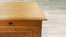 Load image into Gallery viewer, Column End Table